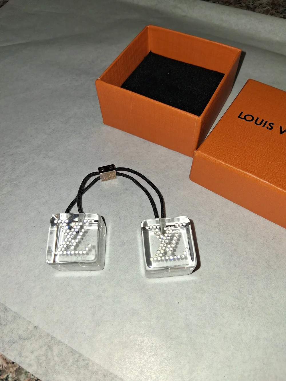 Louis Vuitton elegant louis
